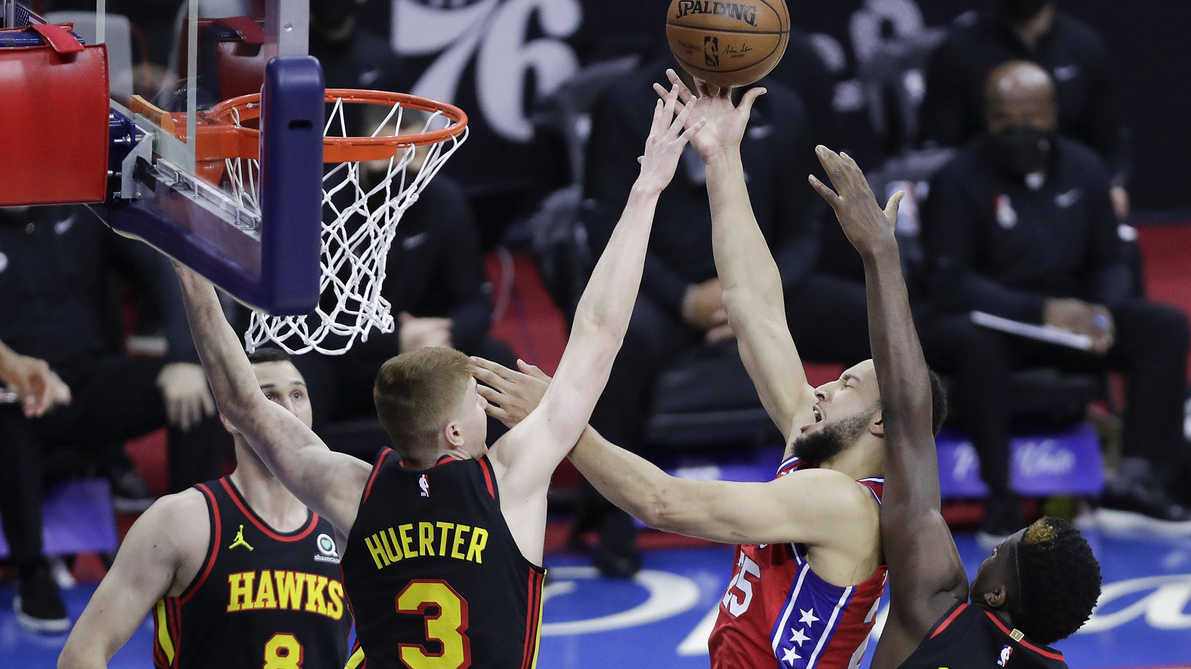 爱游戏全站-包含内马尔焦点对战，Uzi与40激战老鹰分钟，战术调整胜负难料！引发球迷热议的词条